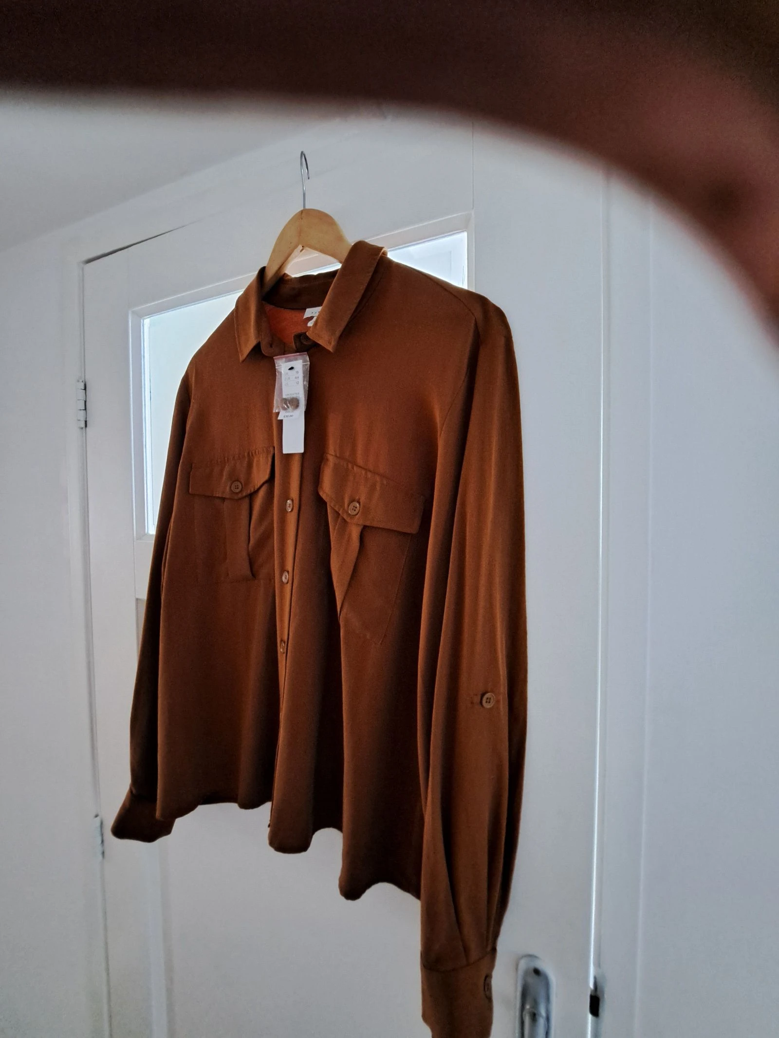 Blusa de mujer a estrenar con etiqueta de precio todavía puesta. – photo 2